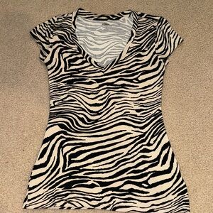 Express V-neck Fitted Tee - XS